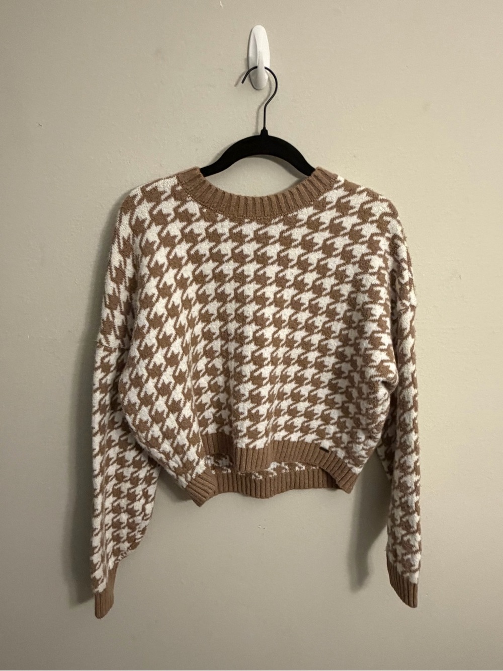 Hollister Houndstooth Crewneck Sweater - White & Tan